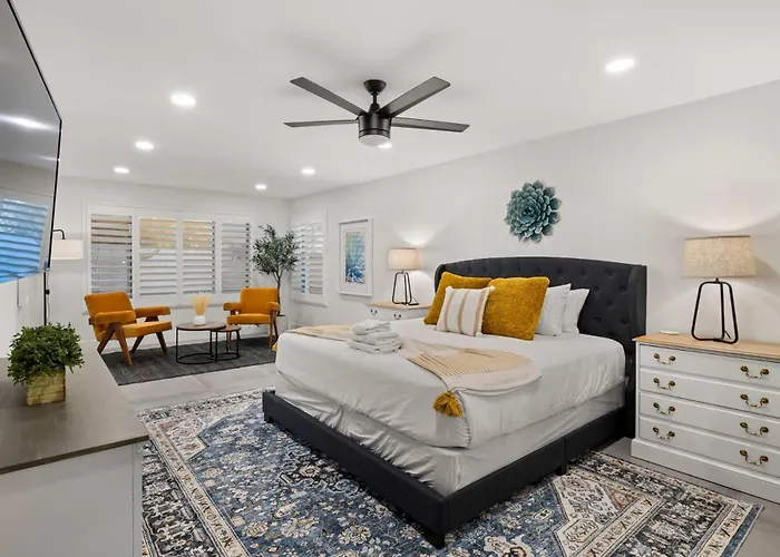 Peaceful Palm - Chic With Pool & Games * Mesa