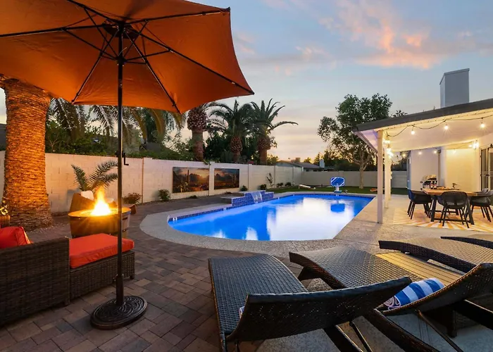 Сasa de vacaciones Peaceful Palm - Chic With Pool & Games Mesa
