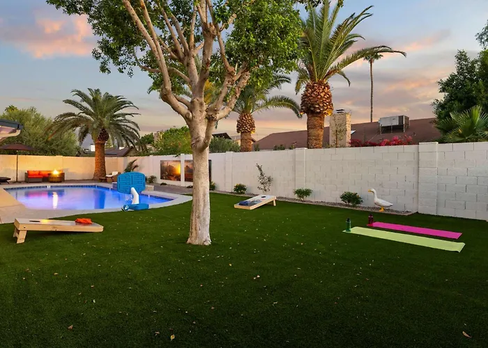 Сasa de vacaciones Peaceful Palm - Chic With Pool & Games