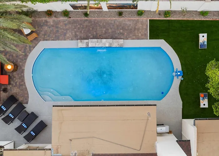 Сasa de vacaciones Peaceful Palm - Chic With Pool & Games