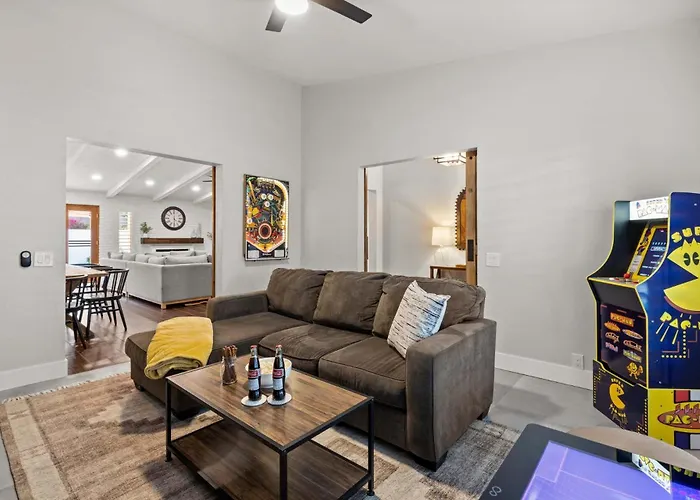 Peaceful Palm - Chic With Pool & Games Mesa